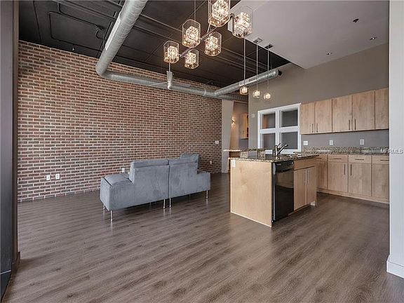 5th image of 175 2nd St S APT 1013