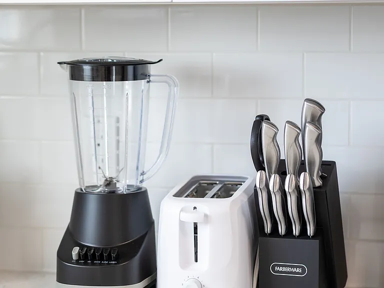 High speed Blender, Toaster and Knife set.