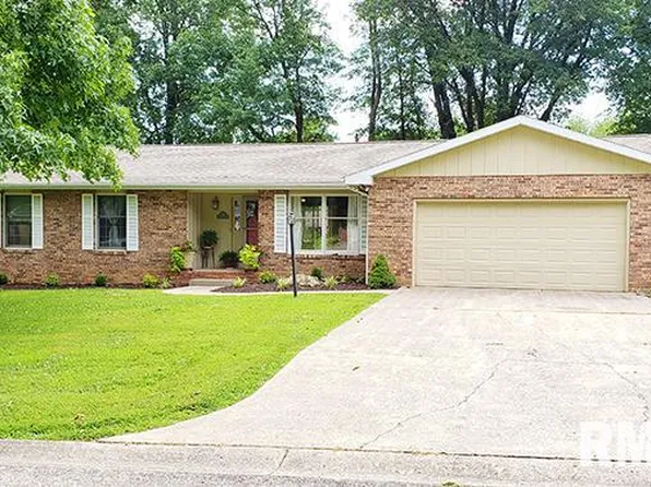 304 Cherry Hill Dr, Mount Carmel, IL 62863