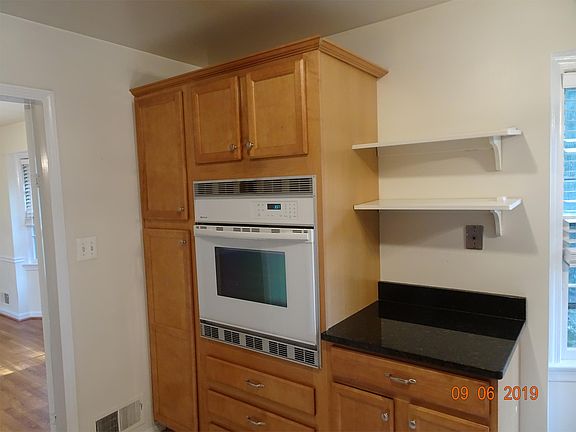 2nd image of 516 Nelson St