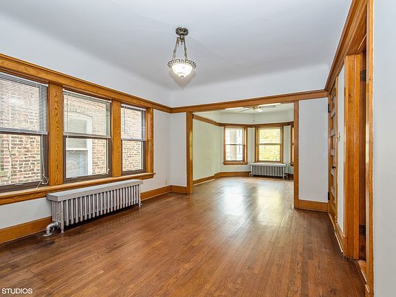 2nd image of 3755 N Magnolia Ave #2