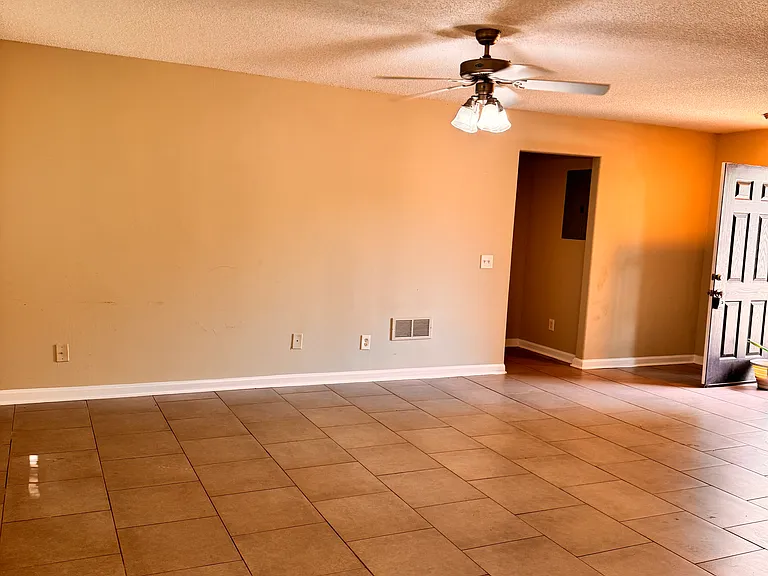 545 Scrooch Ct — Photo 8