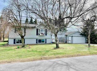 37250 Woodland Dr, New Baltimore, MI 48047