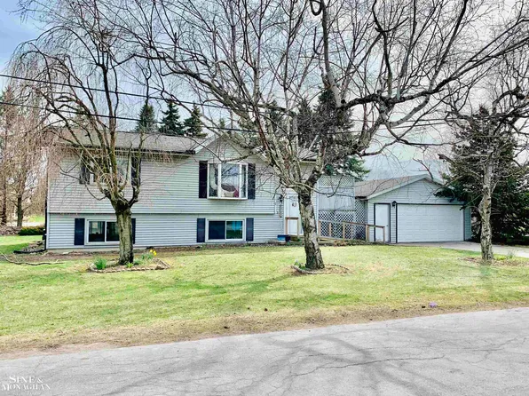 37250 Woodland Dr, New Baltimore, MI 48047