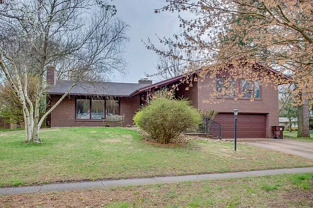 1103 Harrington Dr photo 1