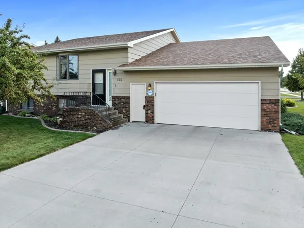 935 28th Ave SW, Minot, ND 58701