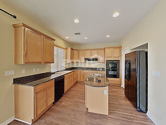 3rd image of 8121 Chestnut Hollow Ave