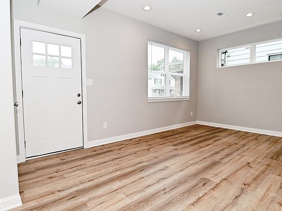 4th image of 859 N Oakland Ave