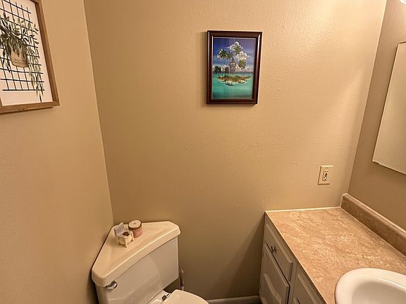 3rd image of 1309 Ontario Cir