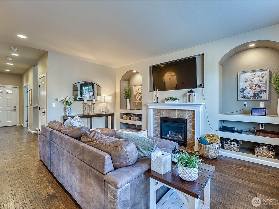 1st image of 3523 181st Street E