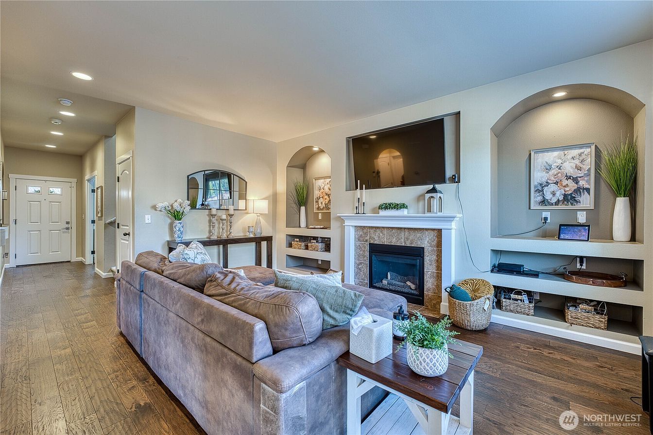 1st image of 3523 181st Street E