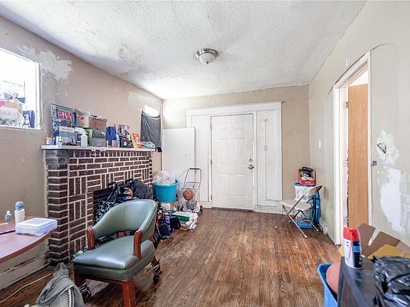 3rd image of 5227 Davison Ave