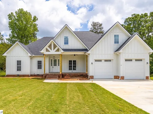 19 W Golden Strip Dr, Mauldin, SC 29662
