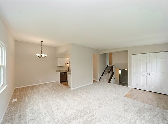 5th image of 215 Redwood Ct #0