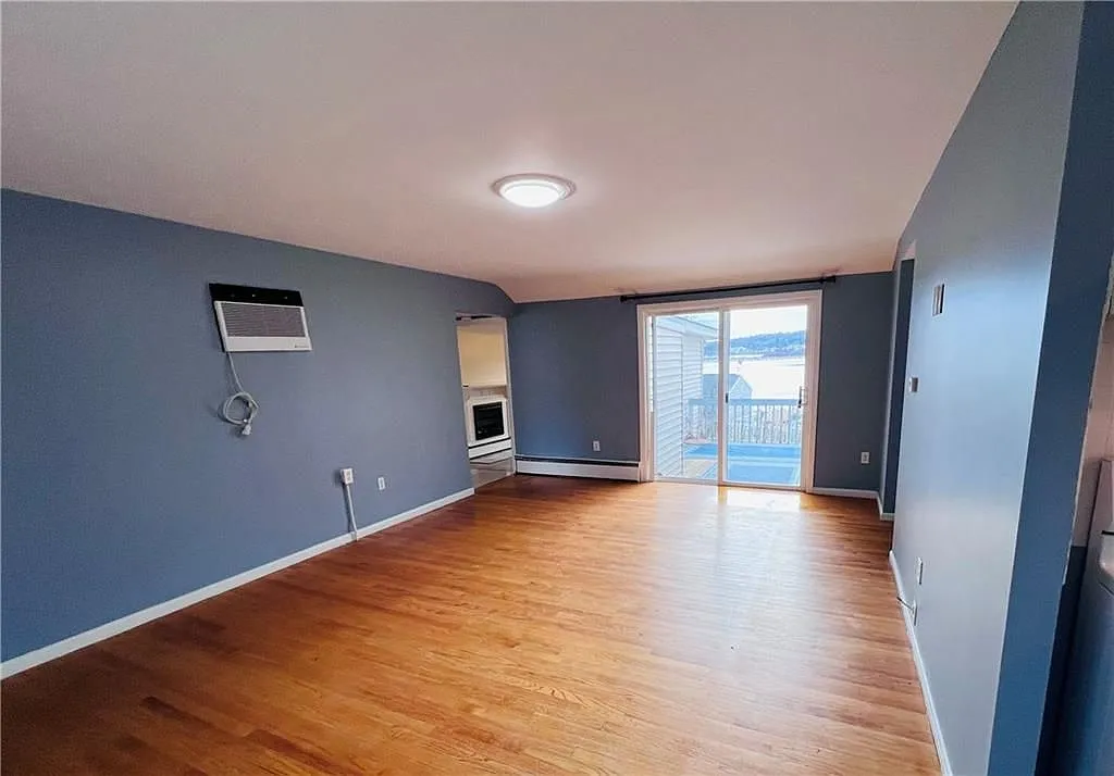 2 bed, 1.0 bath, 848 sqft, $2,850 — Photo 2