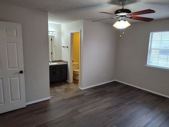 Main bedroom 14X12, separate vanity, bath, walk-in closet.