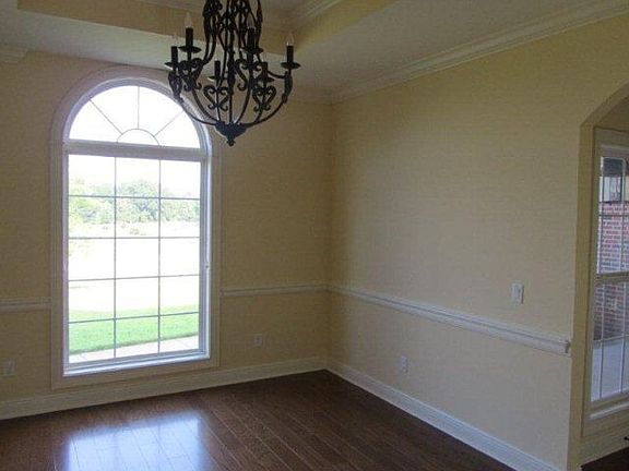 5th image of 208 Caravella Dr