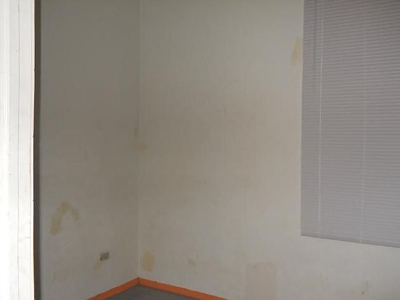 4th image of 1648 W 51st St