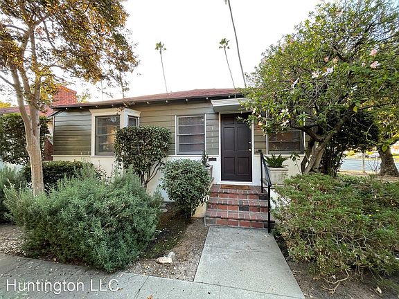 3rd image of 1801 Huntington Dr