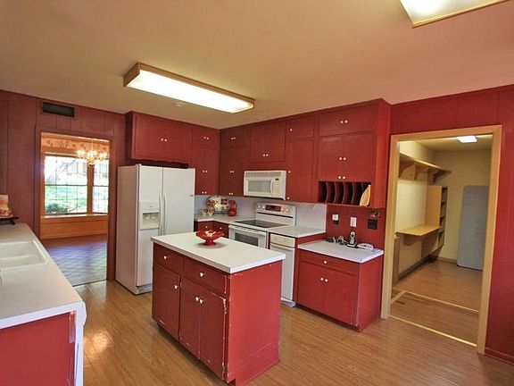 3rd image of 2644 Marlandwood Cir