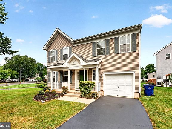 2nd image of 3 Fountayne Ln