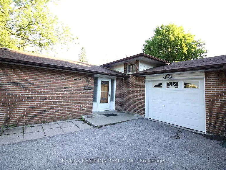 180 Church St S — Photo 3