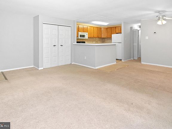 5th image of 209 Victor Pkwy APT E
