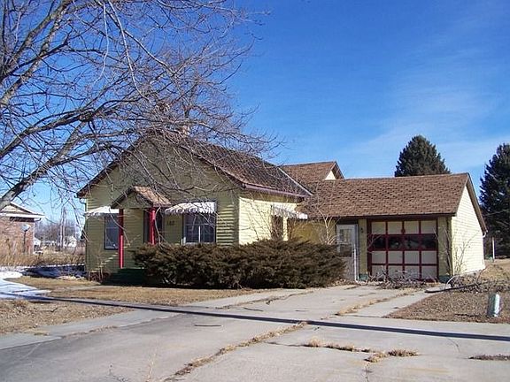 Includes 103 S 4th St