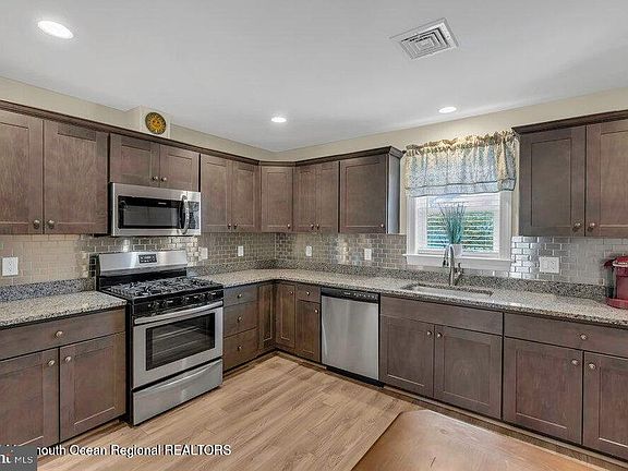 4th image of 205 Fremont Ave #2