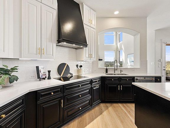 4th image of 2702 Lakehurst Rd