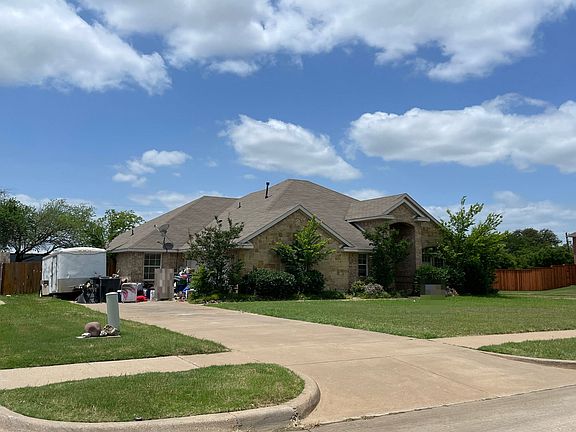 3rd image of 800 Lakewood Dr