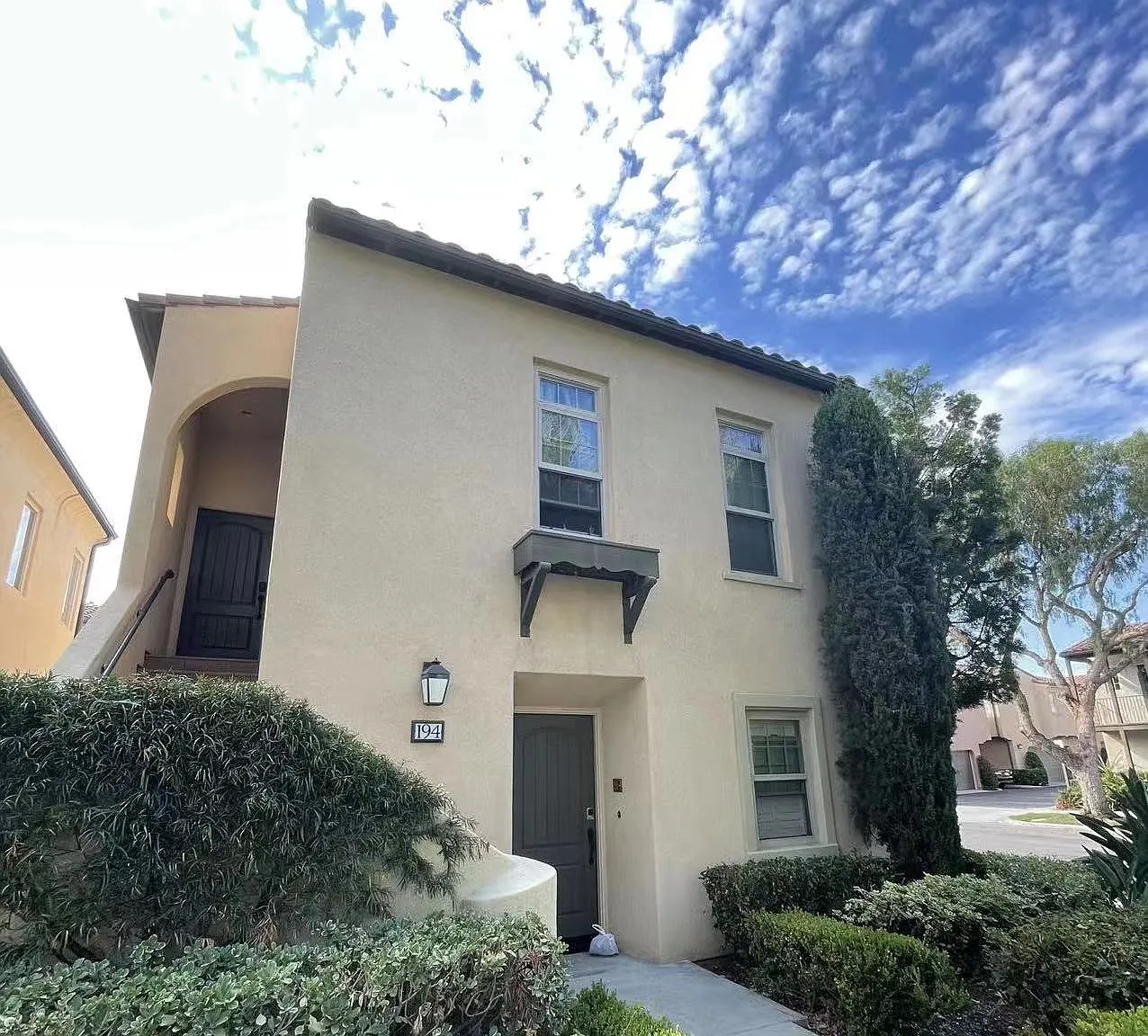 2 bed, 700 sqft, $3,500 — Photo 1