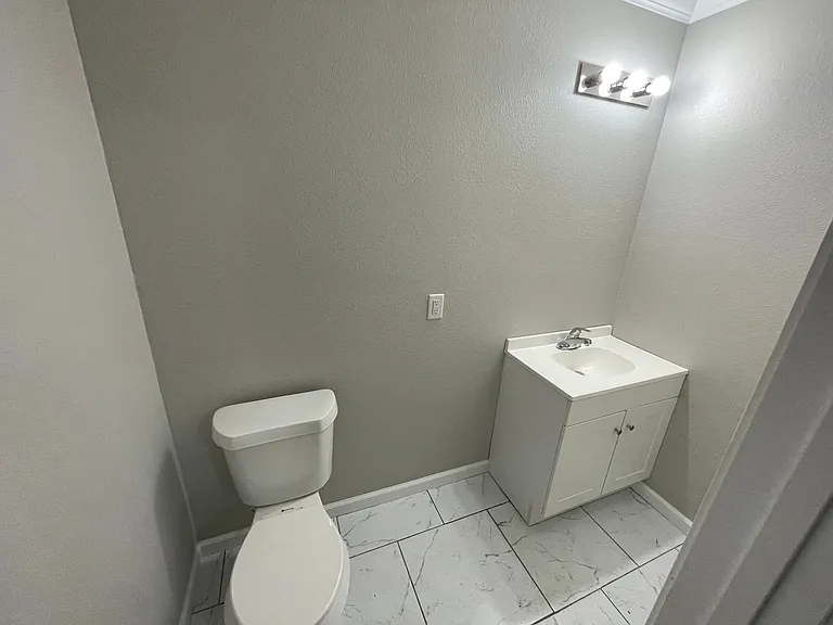 4201 Lamar Ave — Photo 12