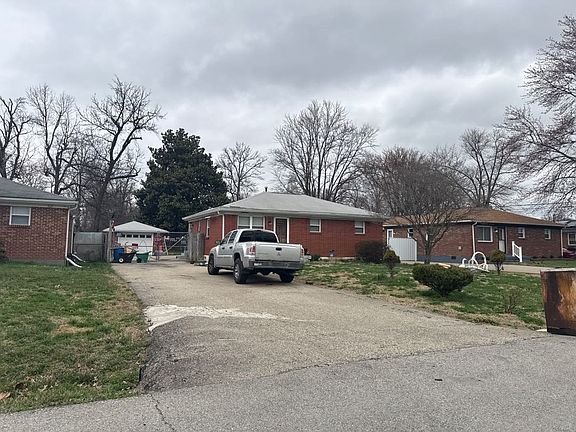 2nd image of 1121 Lone Oak Ave