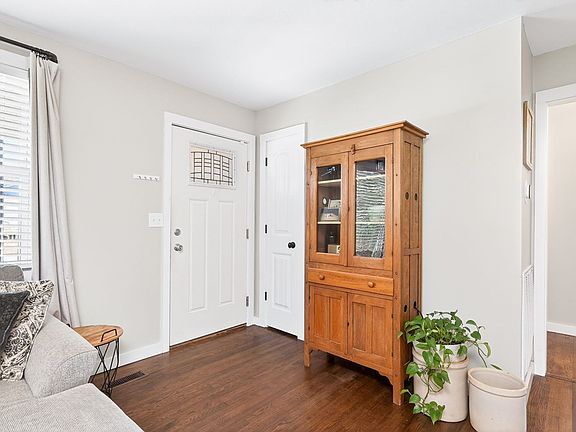 4th image of 805 Crescent Dr