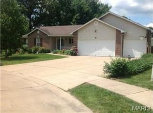 1100 Pinewood Dr, Pacific, MO 63069