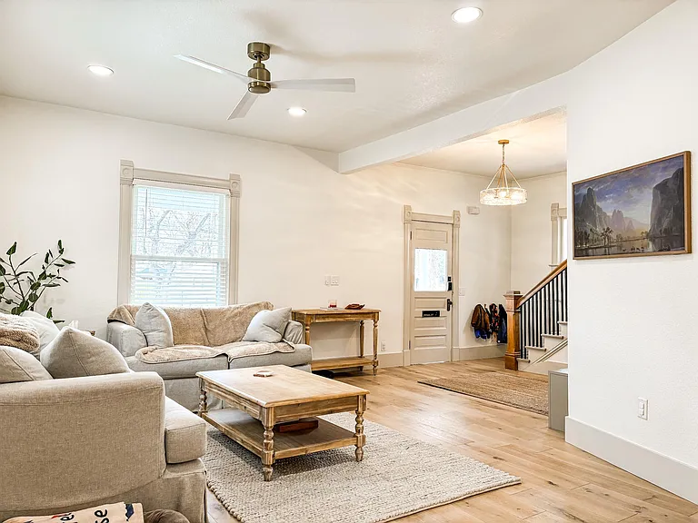 819 N Cedar St — Photo 33