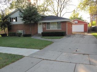 110 S Reuter Dr, Arlington Heights, IL 60005