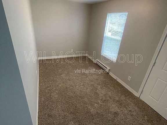 4th image of 2045 N Dearborn St