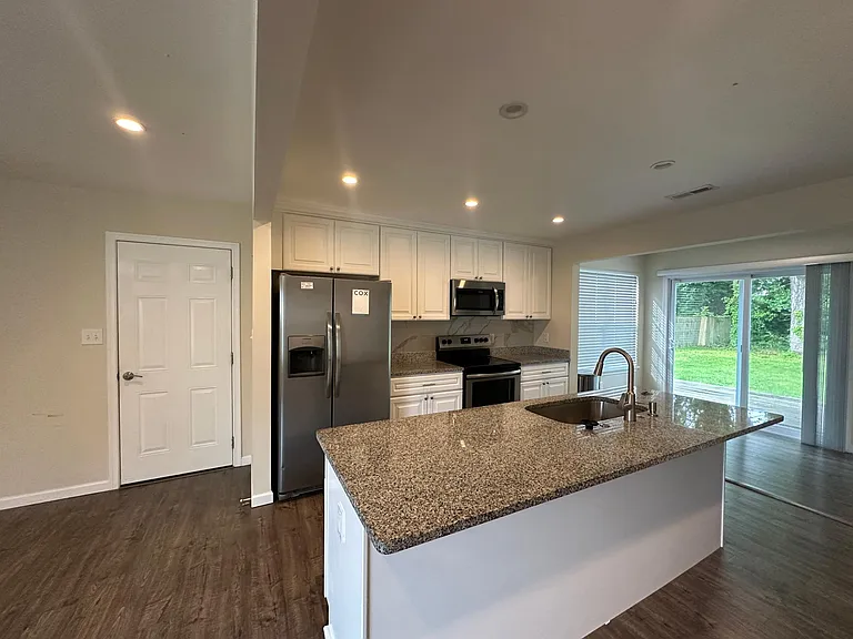2141 Jeffrey Dr — Photo 5