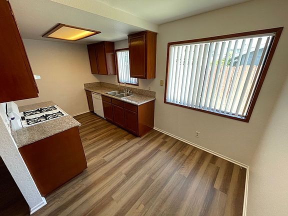 3rd image of 734 Mira Mar Ave APT D