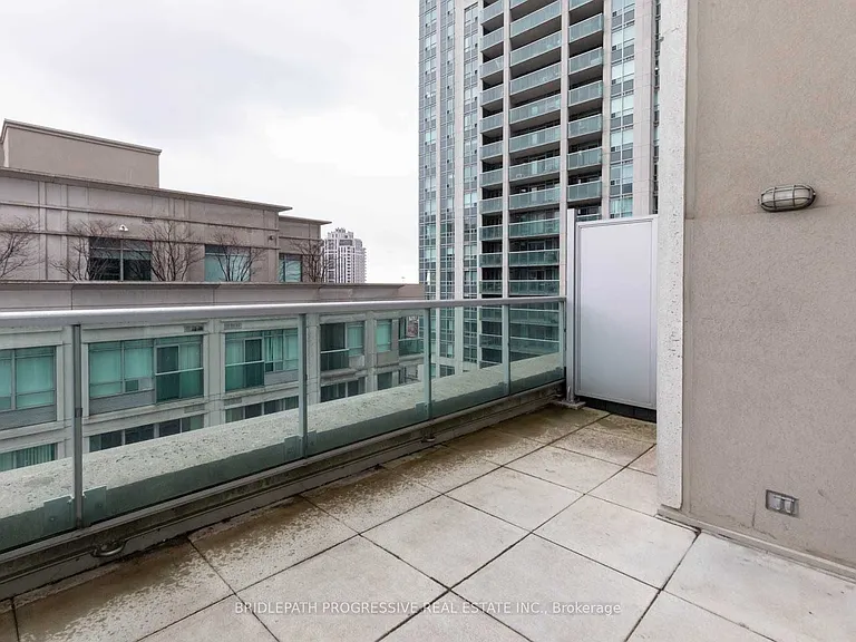 1 Avondale Ave #506 — Photo 32