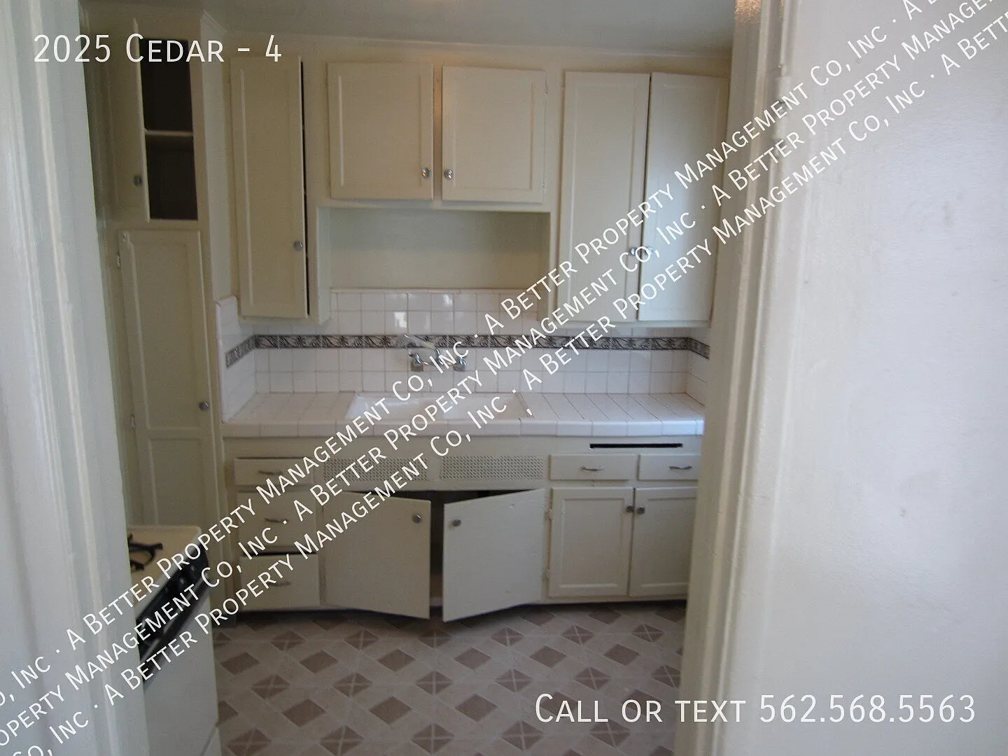 2025 Cedar Ave — Photo 2