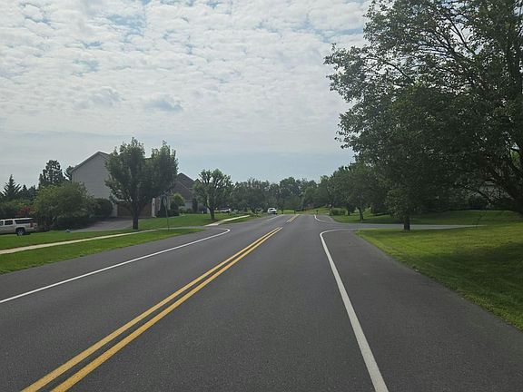 4th image of 1078 Country Club Rd