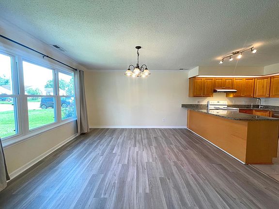 5th image of 5100 Evesham Dr