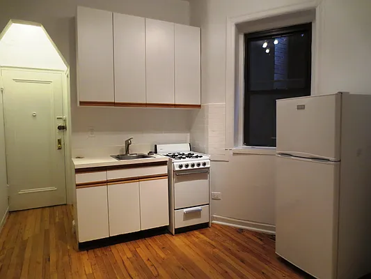 Rented by Waverly Realty Associates | media 19