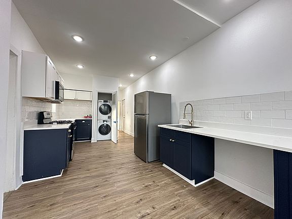 2nd image of 211 Woodward St #10-3