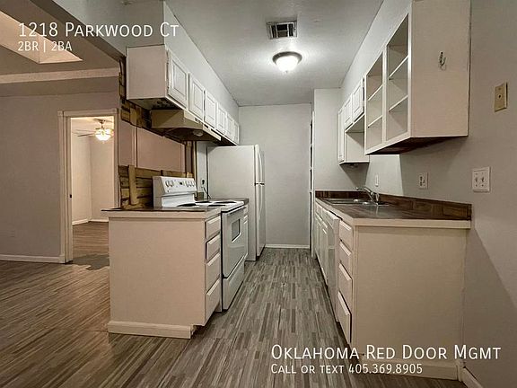 3rd image of 1218 Parkwood Ct