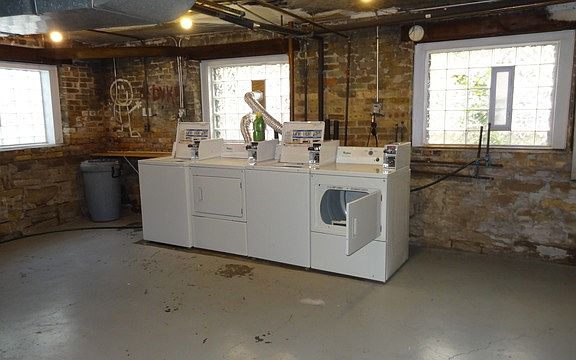 5th image of 938 W Argyle St #3W