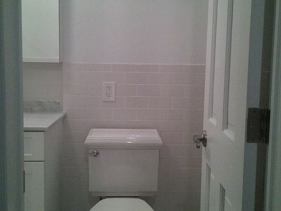 3rd image of 218 E 84th St APT 4D